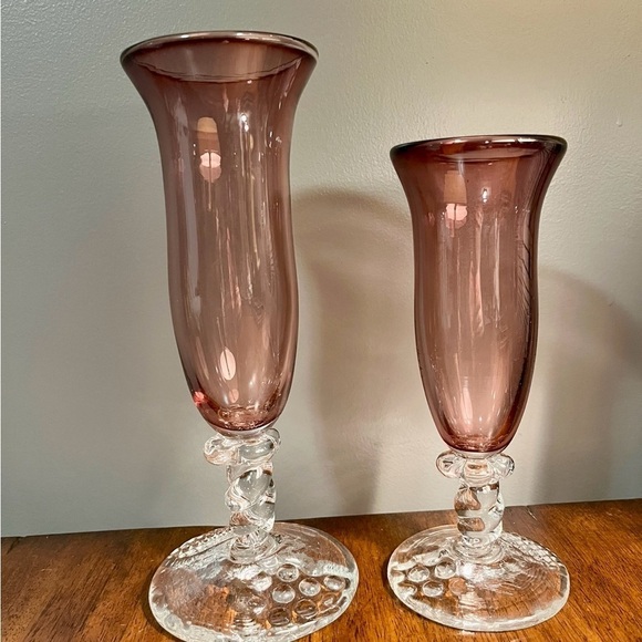 Two Pink footed glasses. Signed by A.Young. - Picture 2 of 16